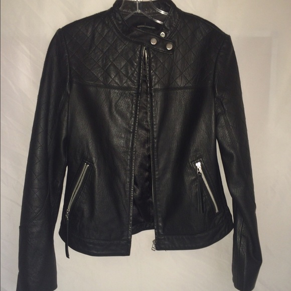MAKE AN OFFER Moda International leather jacket