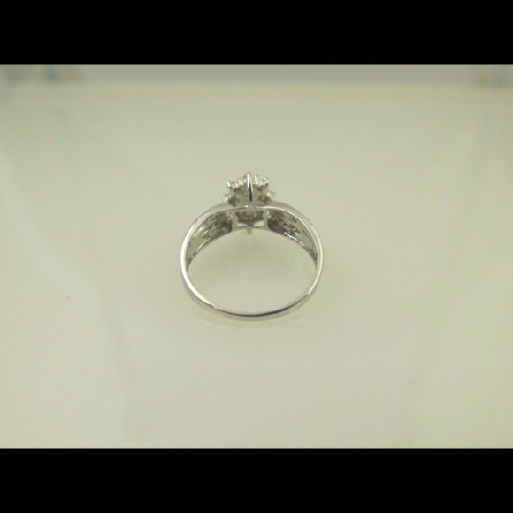 10k White Gold Women's Diamond Cluster Ring  SALE! - Picture 3 of 4