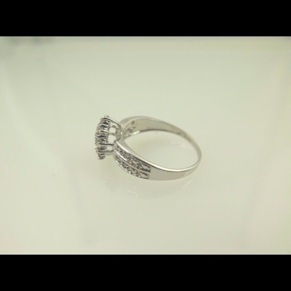 10k White Gold Women's Diamond Cluster Ring  SALE! - Picture 4 of 4
