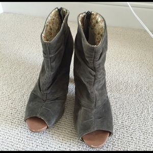 Seychelles ankle booties