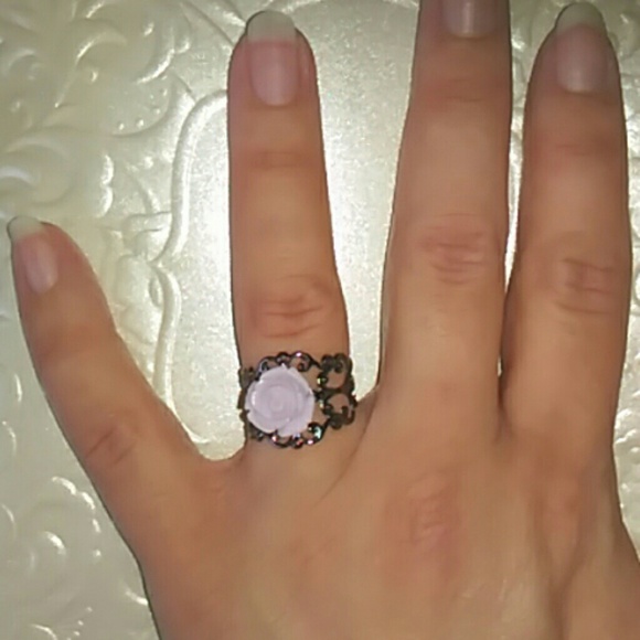 Soft Lilac Rose Ring - Picture 3 of 4