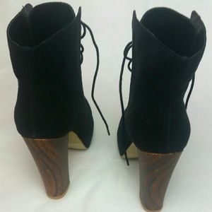 Black Three-Quarter Boot (Mint Condition)
