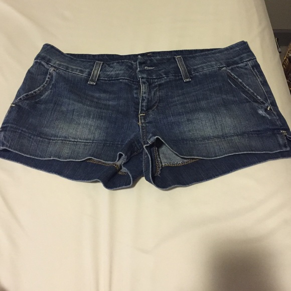 Worn once, AE shorts, great style. - Picture 1 of 2