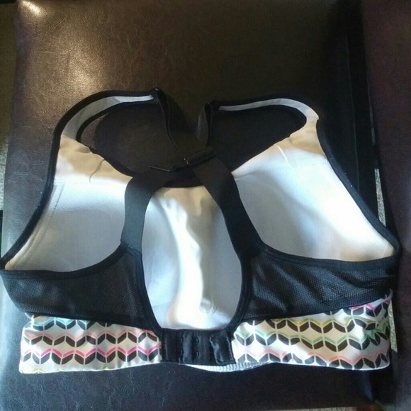 Victoria's secret sports bra 34d