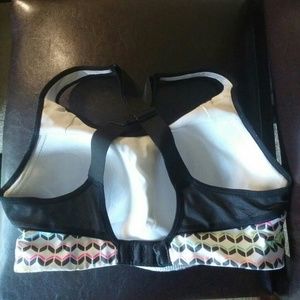 Victoria's secret sports bra 34d