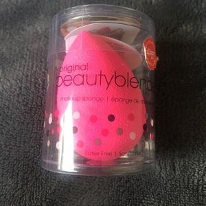 BRAND NEW Beauty Blender!!