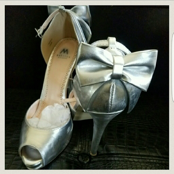 Silver Peeptoe Stilletto w Supercute Bow on Heel! - Picture 2 of 3