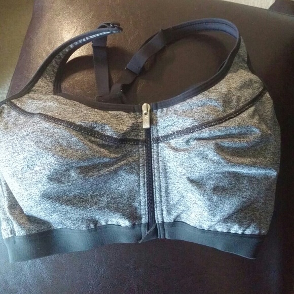 Victoria's secret sports bra 34d