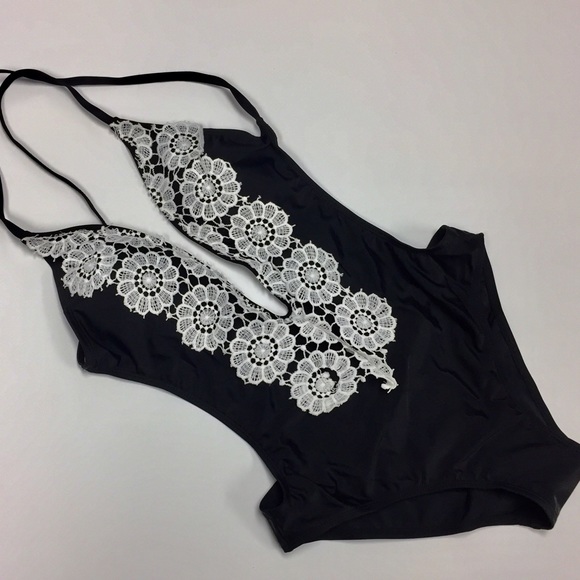 Black swimming suit one piece - Picture 3 of 3