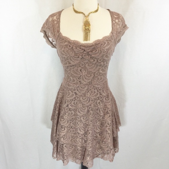 Free People Dresses & Skirts - Beautiful Free People blush pink lace mini dress