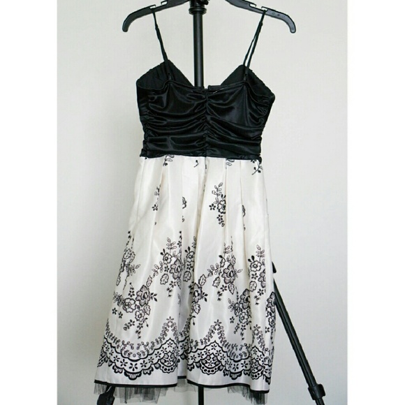 Dress - Picture 2 of 2