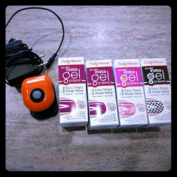 **Sold** Sally Hansen Mini LED Manicure Set - Picture 1 of 4