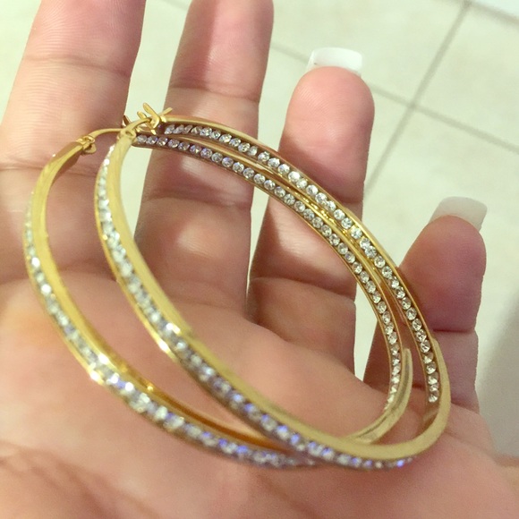 stainless steel earing new never used super cute ✨