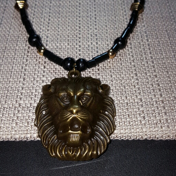 Antique Bronze Pewter Lion Head necklace - Picture 4 of 4