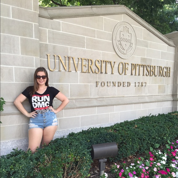 Meet your seller, Katt! 💗 - Picture 3 of 4