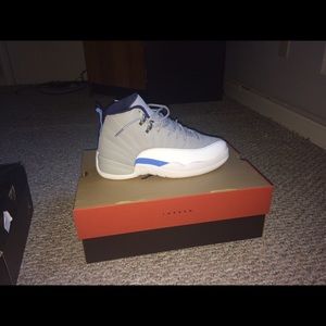 Wolf grey 12s size 7.5