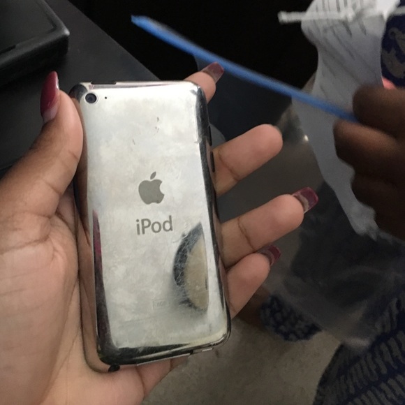 iPod 3rd generation✨ - Picture 2 of 2