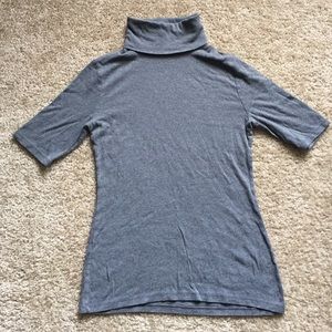 Lightweight short sleeved turtleneck