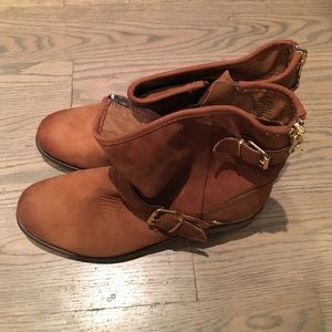 Brown short Steve Madden boots