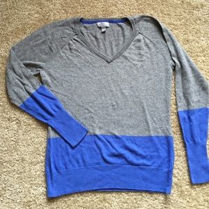 Color block v-neck sweater