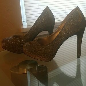 Heel shoes