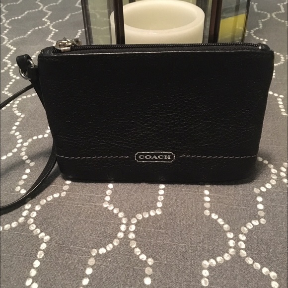 Handbags - Coach Wristlet