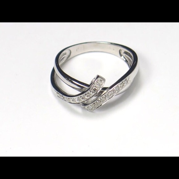 10k White Gold Diamond Women's Ring