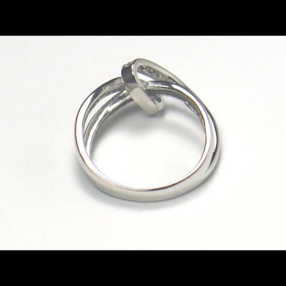 10k White Gold Diamond Women's Ring