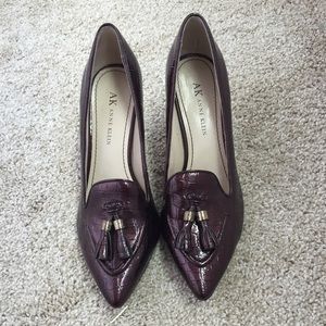 Anne Klein size 6.5 burgundy tassel pumps