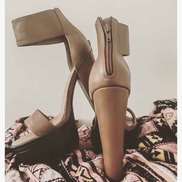Light brown platform sandals. Excellent condition.