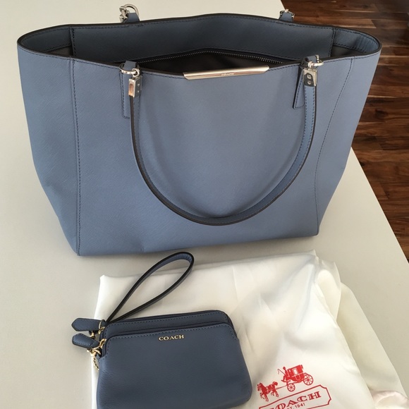100% Authentic Brand new mint Coach Purse - Picture 1 of 4