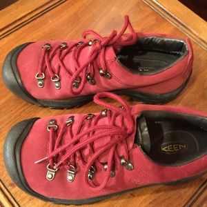 Keen red suede hiking shoes