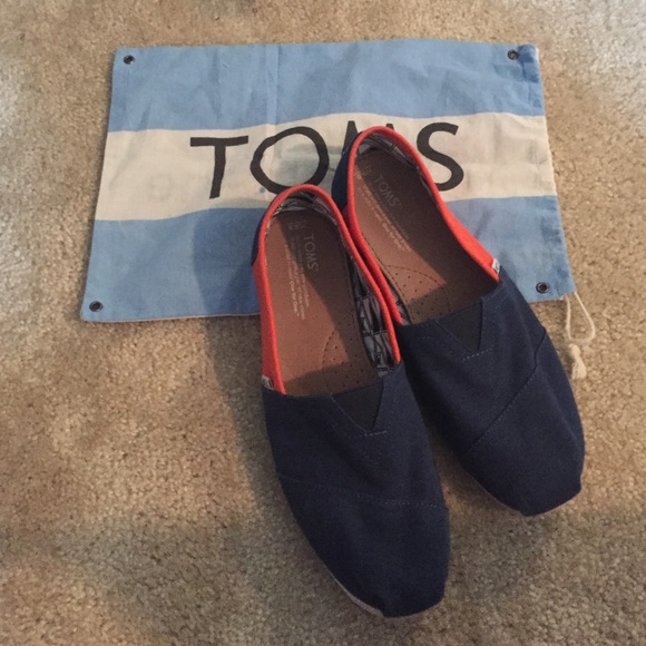 TOMS with bag