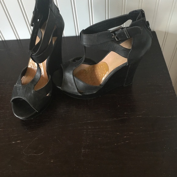 Black Aldo Wedges - Picture 2 of 3