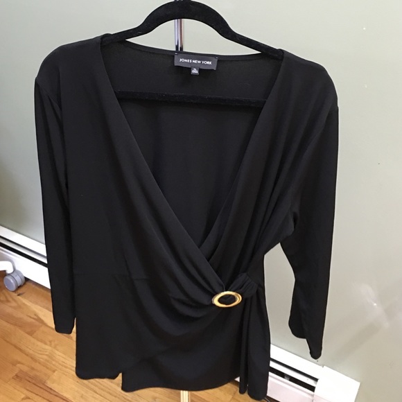 Jones New York wrap top in black