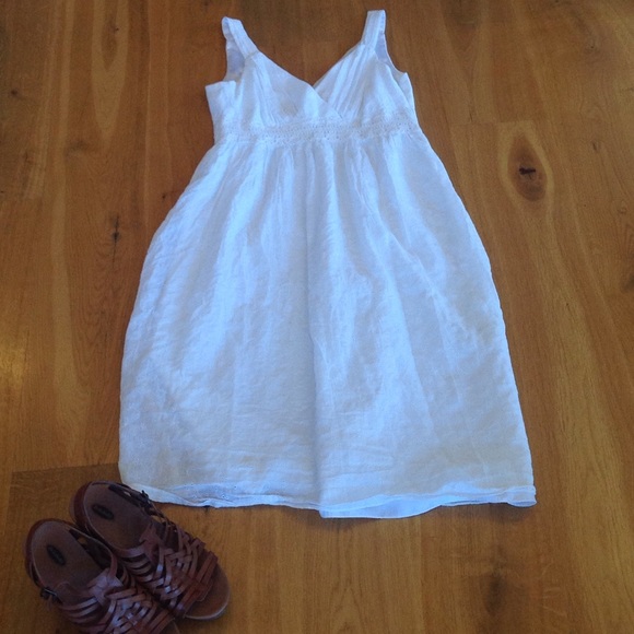 Pretty white eyelet dress fully lined