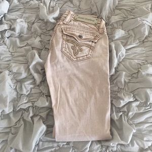 Light pink rock revivals