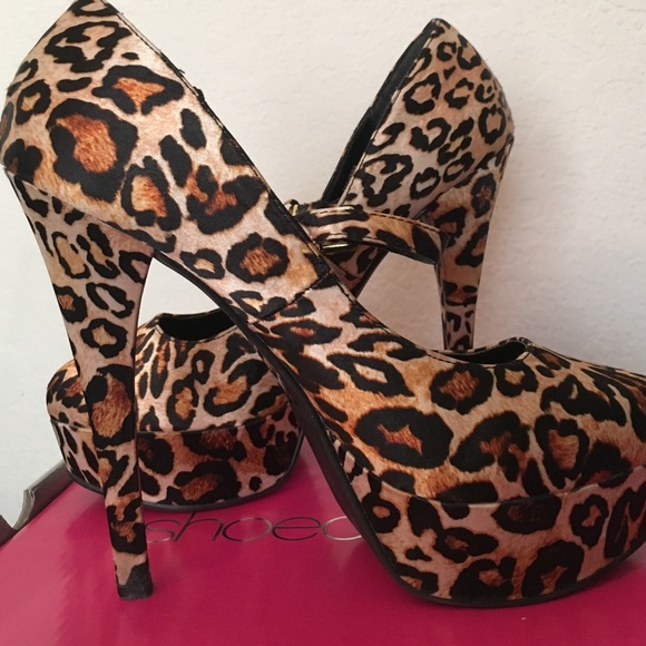 Brand new only worn one leopard heels