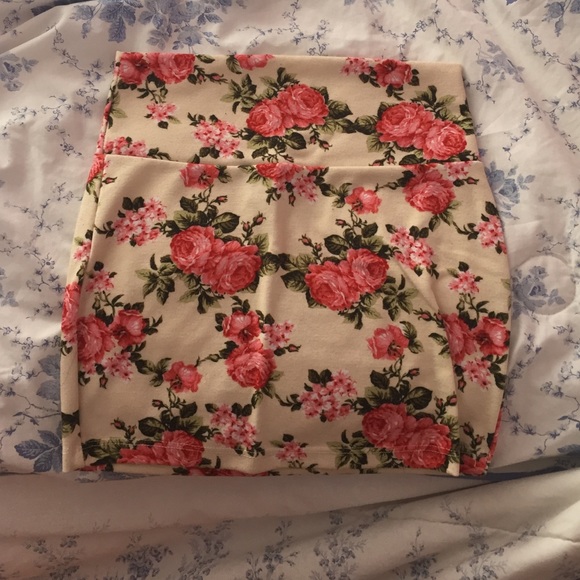 Floral Mini Skirt - Picture 1 of 2