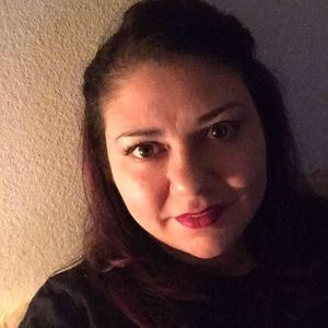 Meet your Posher, Larissa