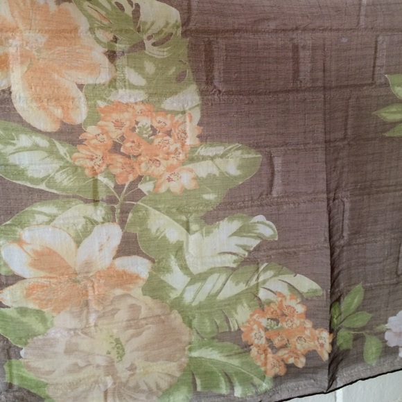 Silk-like floral scarf - Picture 2 of 4