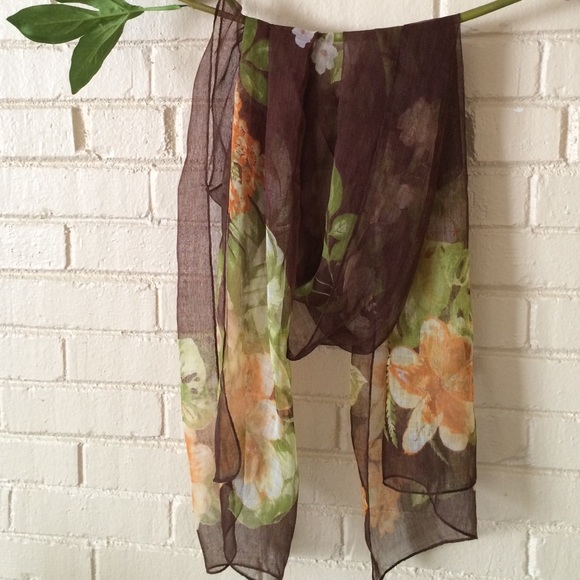 Silk-like floral scarf - Picture 4 of 4