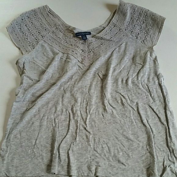 American Eagle Gray shirt
