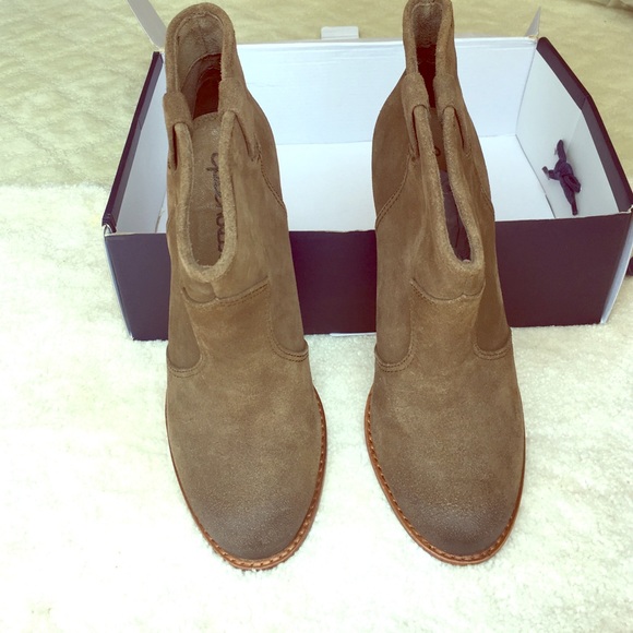 Brand new Splendid suede bootie.