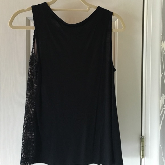 Banana republic black sleeveless top - Picture 2 of 3