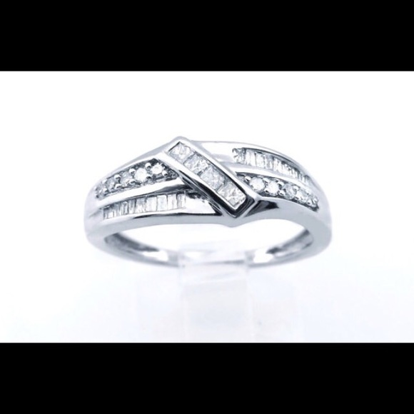 10k White Gold Diamond Women's Wedding Band Ring