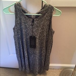 Open shoulder soft fitted hood long sleeve shirt