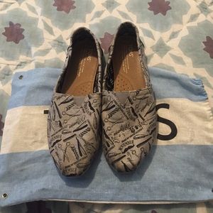Women's TOMS