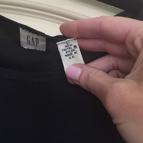 Solid black basic top from Gap - Picture 2 of 3