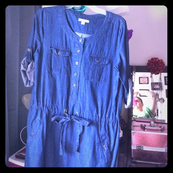 NY&Co. Light denim dress. Short & adjustable.